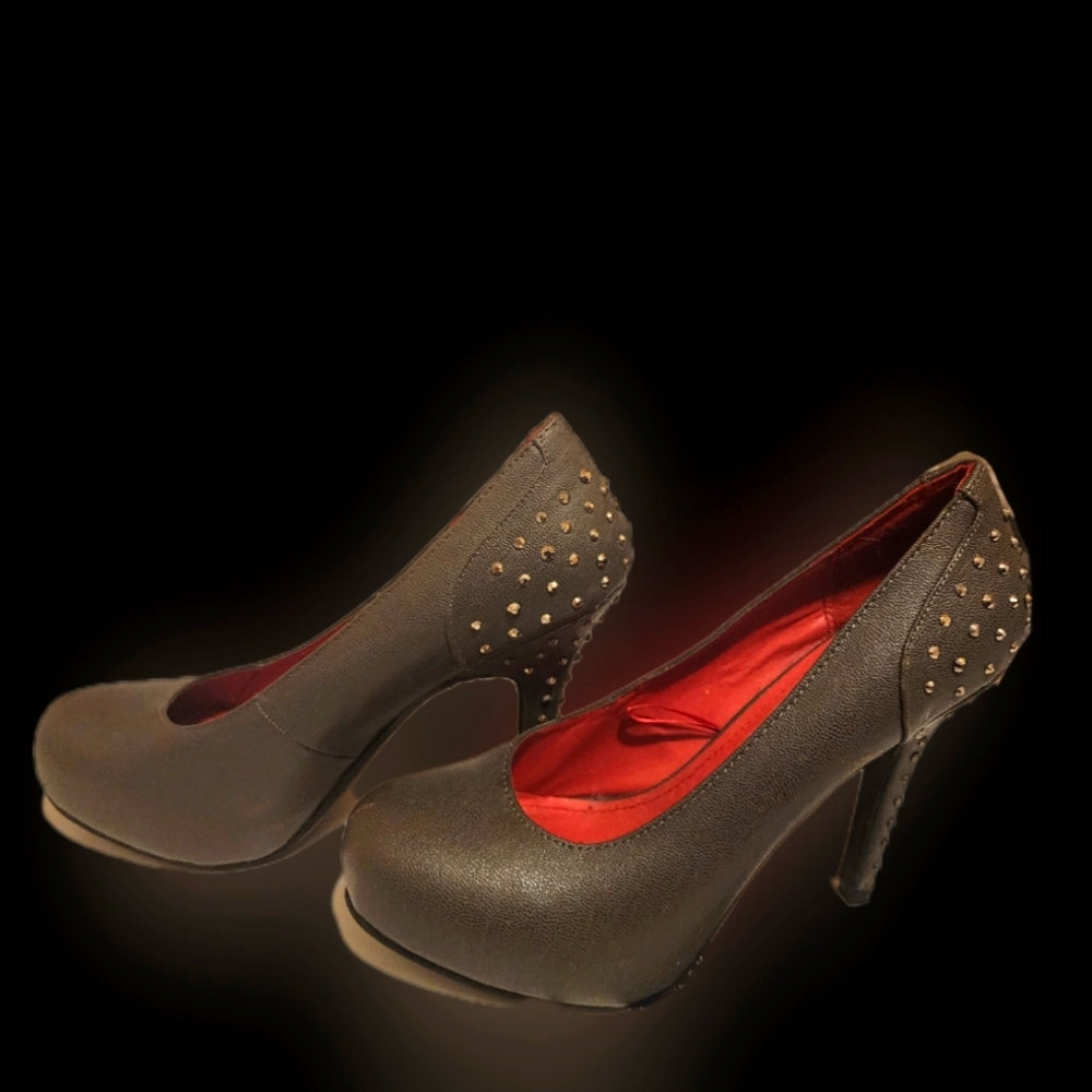 Gently used Madeline Girl Dark Grey silver studded accents on  4" heel
